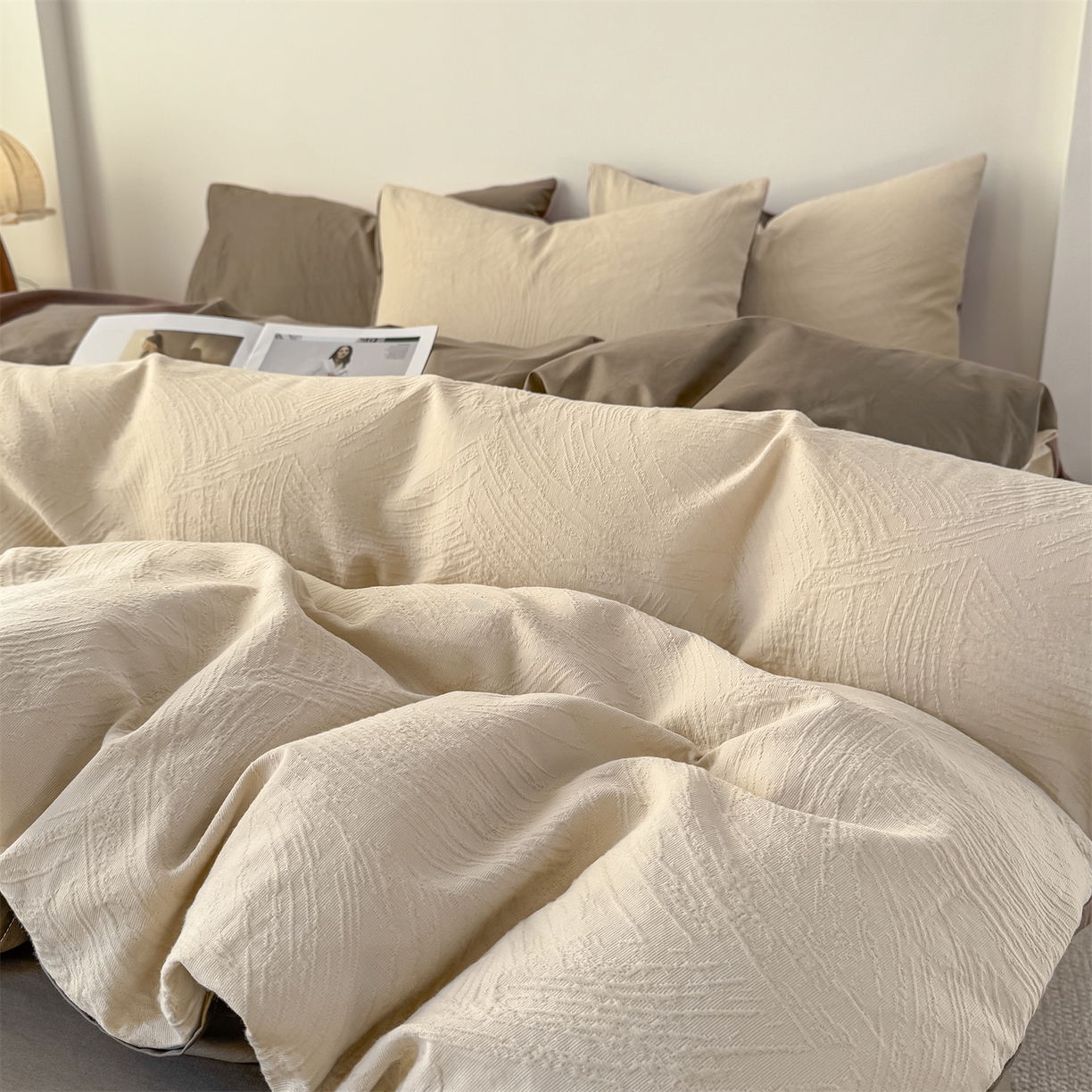 91家纺网 家纺一手货源 找家纺 灰鲸 2026新款全棉纯棉厚织三层水洗色织提花四件套 柔丝漫语-可可奶咖