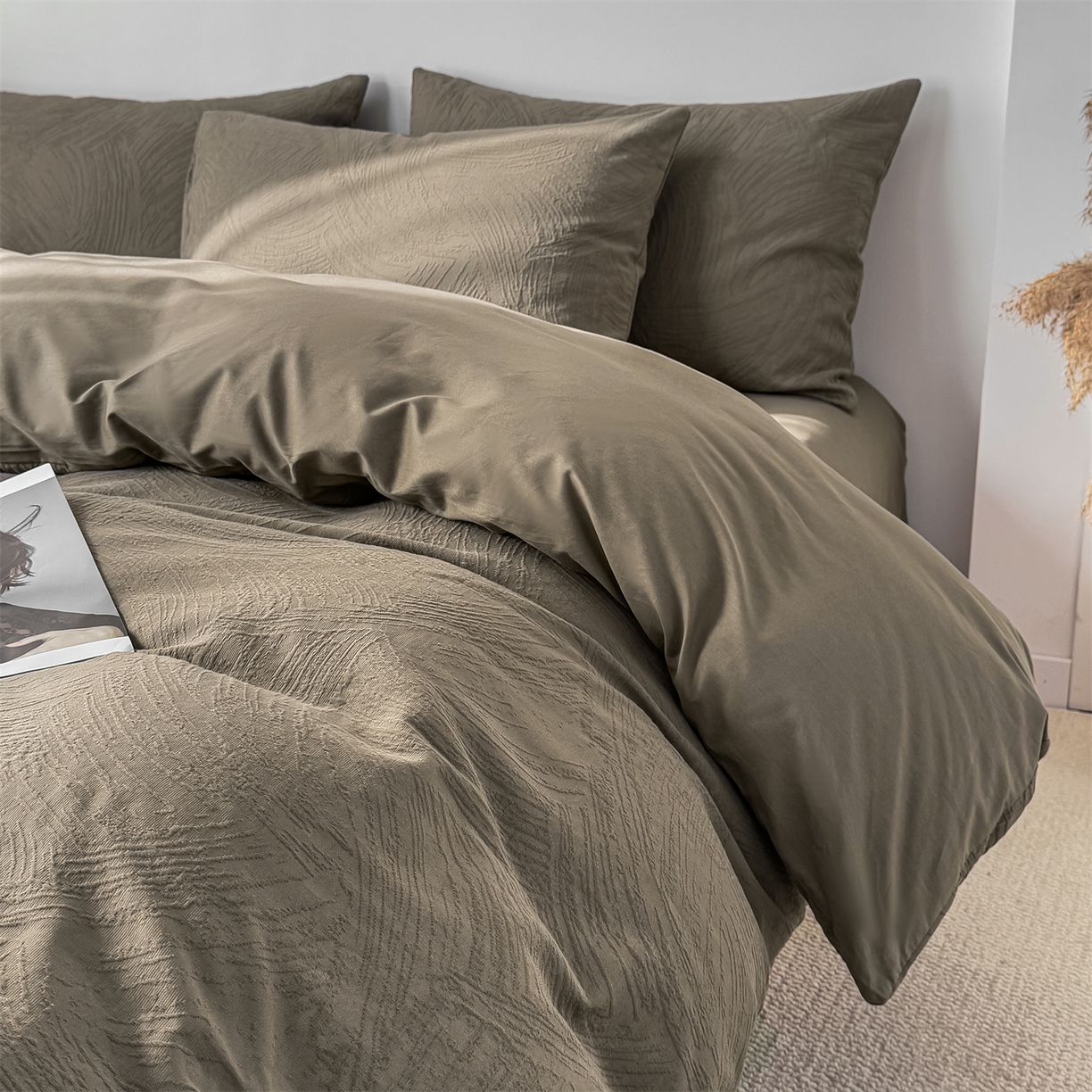 91家纺网 家纺一手货源 找家纺 灰鲸 2026新款全棉纯棉厚织三层水洗色织提花四件套 柔丝漫语-摩卡