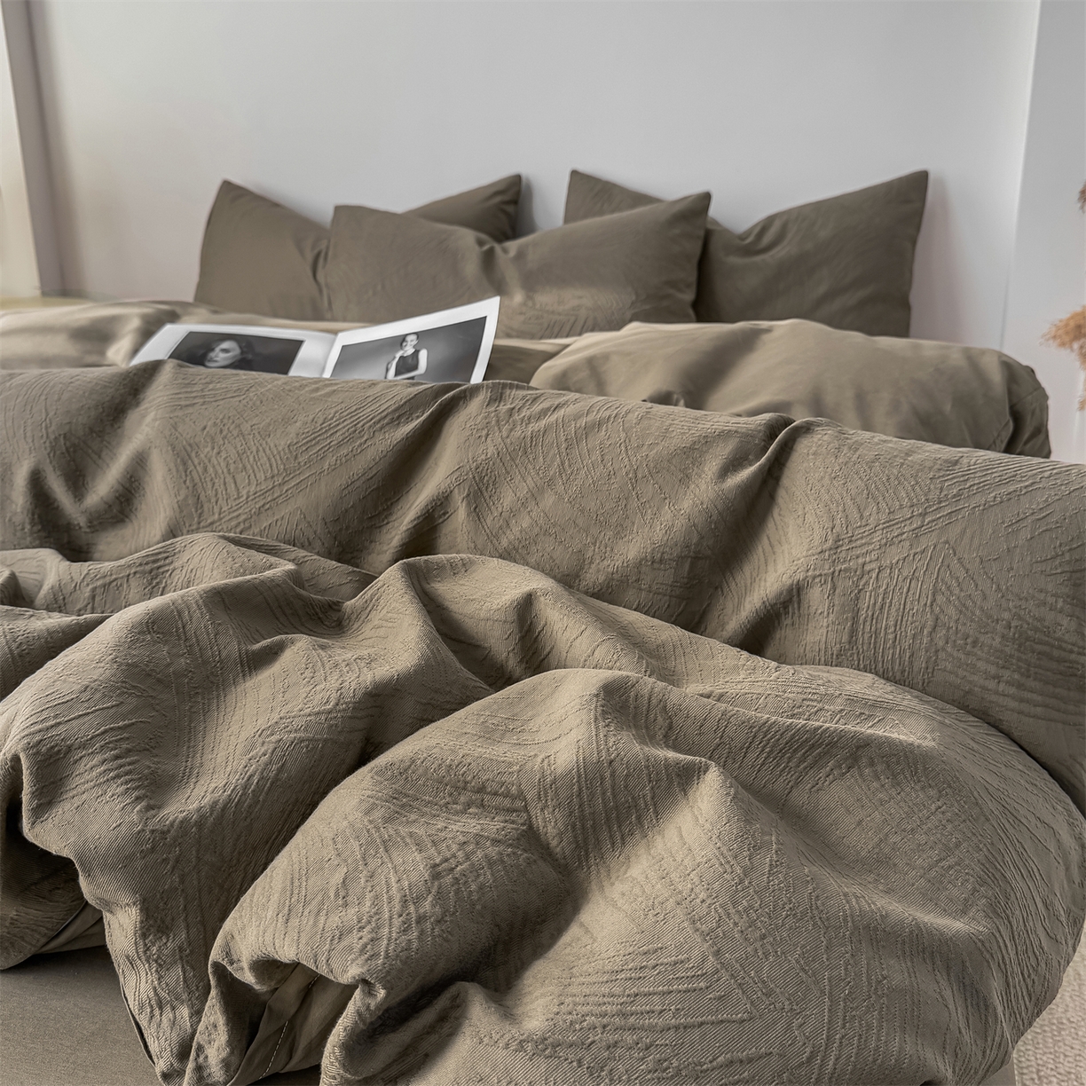 91家纺网 家纺一手货源 找家纺 灰鲸 2026新款全棉纯棉厚织三层水洗色织提花四件套 柔丝漫语-摩卡