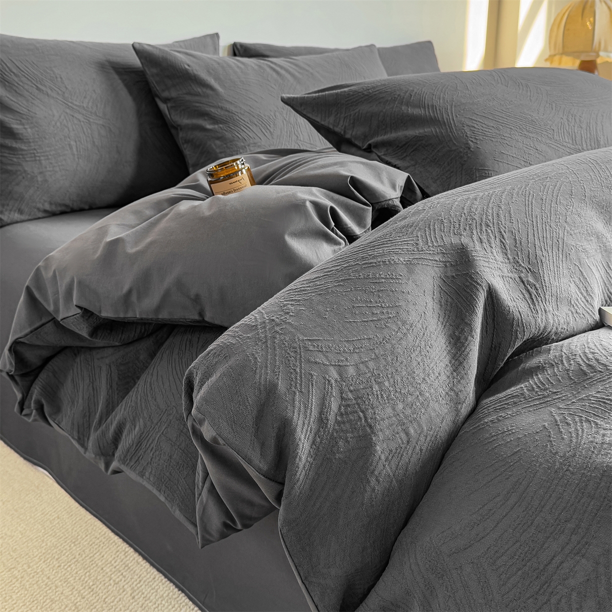 91家纺网 家纺一手货源 找家纺 灰鲸 2026新款全棉纯棉厚织三层水洗色织提花四件套 柔丝漫语-素墨