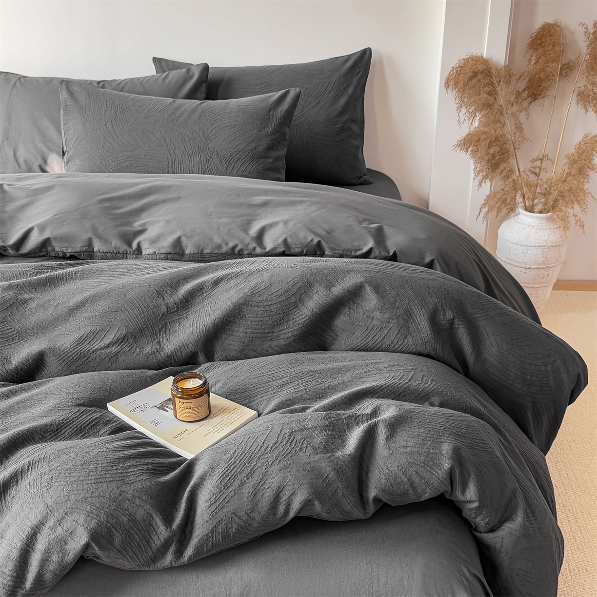 91家纺网 家纺一手货源 找家纺 灰鲸 2026新款全棉纯棉厚织三层水洗色织提花四件套 柔丝漫语-素墨