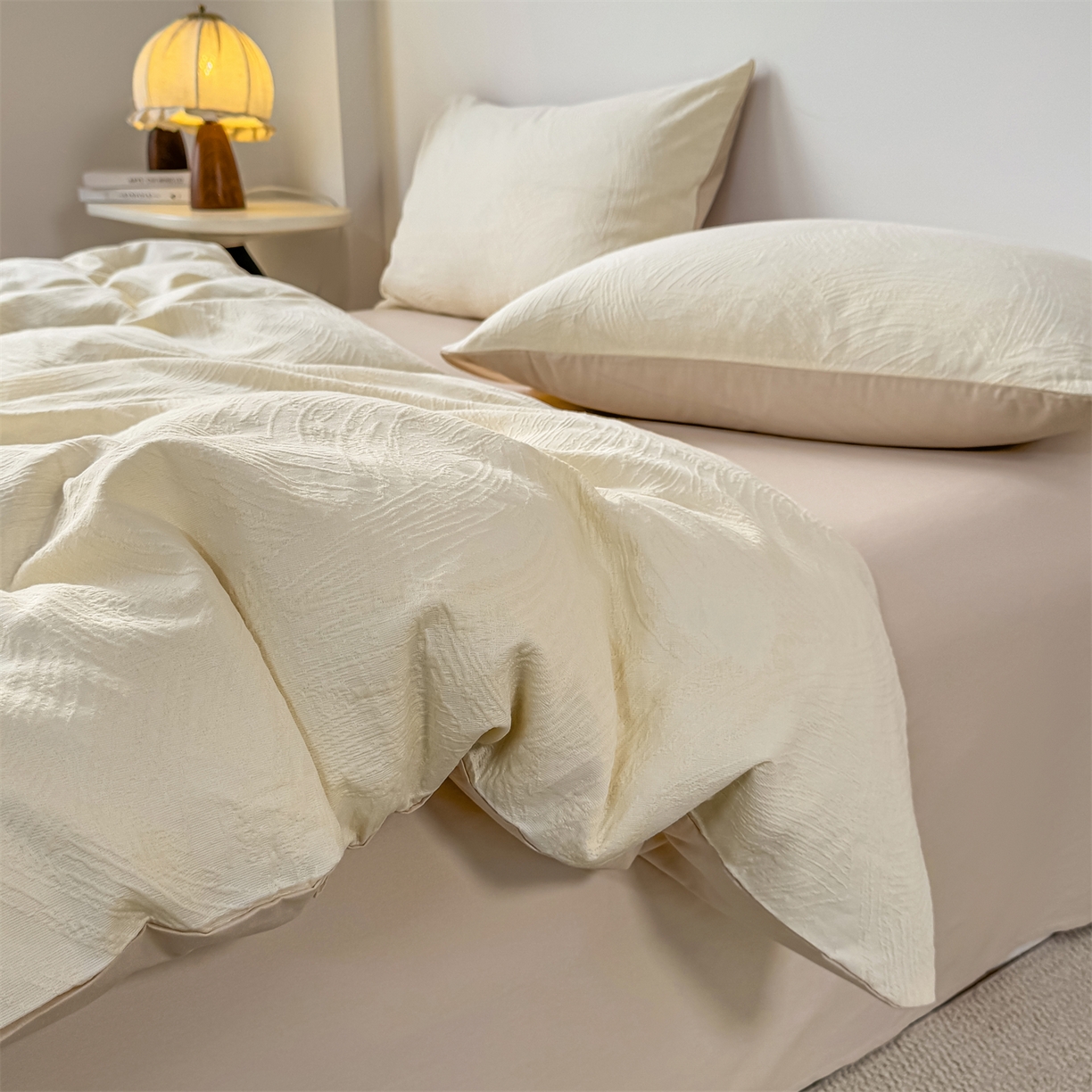 91家纺网 家纺一手货源 找家纺 灰鲸 2026新款全棉纯棉厚织三层水洗色织提花四件套 柔丝漫语-杏仁奶霜