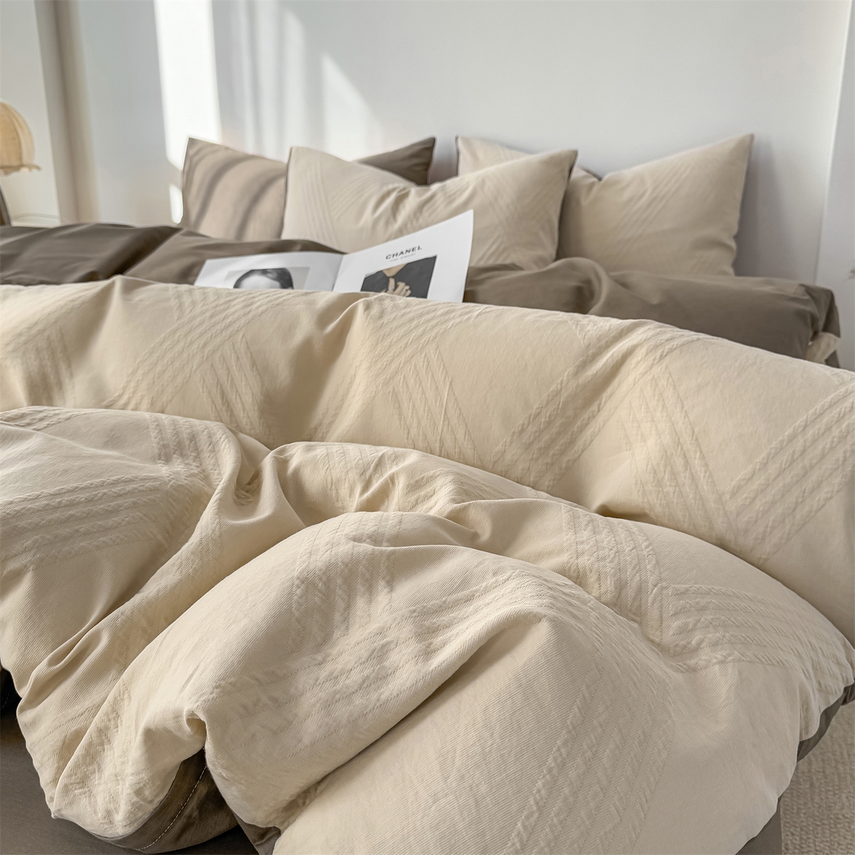 91家纺网 家纺一手货源 找家纺 灰鲸 2026新款全棉纯棉厚织三层水洗色织提花四件套 维希-可可奶咖