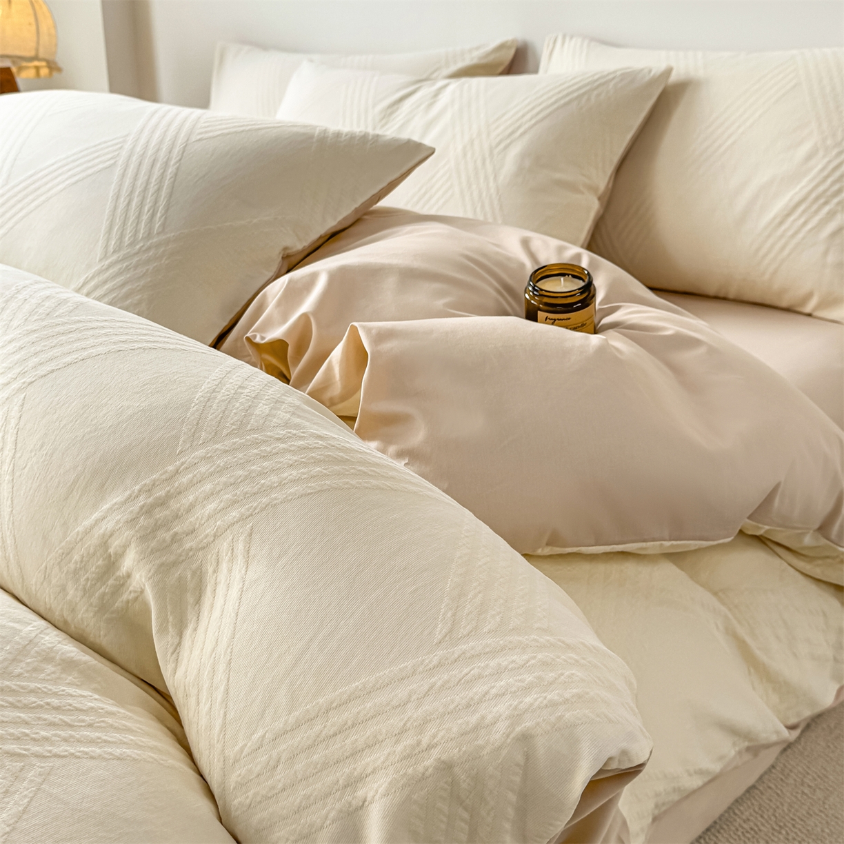 91家纺网 家纺一手货源 找家纺 灰鲸 2026新款全棉纯棉厚织三层水洗色织提花四件套 维希-杏仁奶霜