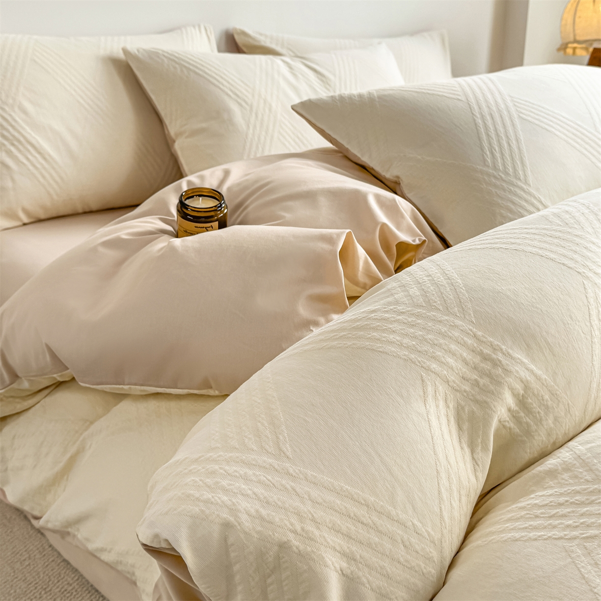 91家纺网 家纺一手货源 找家纺 灰鲸 2026新款全棉纯棉厚织三层水洗色织提花四件套 维希-杏仁奶霜