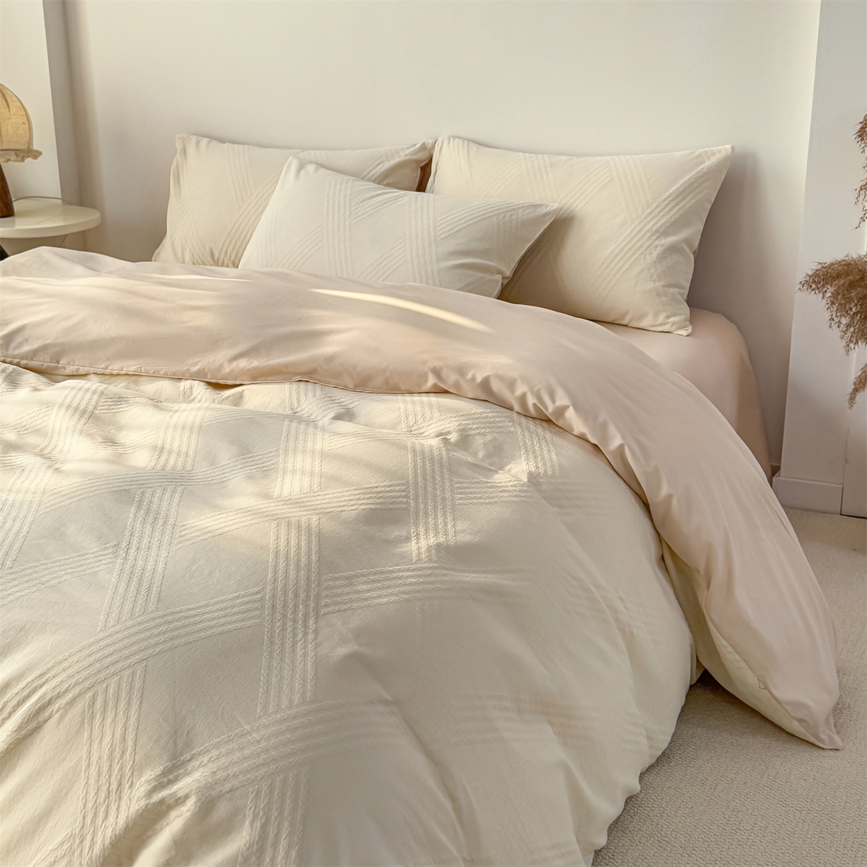 91家纺网 家纺一手货源 找家纺 灰鲸 2026新款全棉纯棉厚织三层水洗色织提花四件套 维希-杏仁奶霜