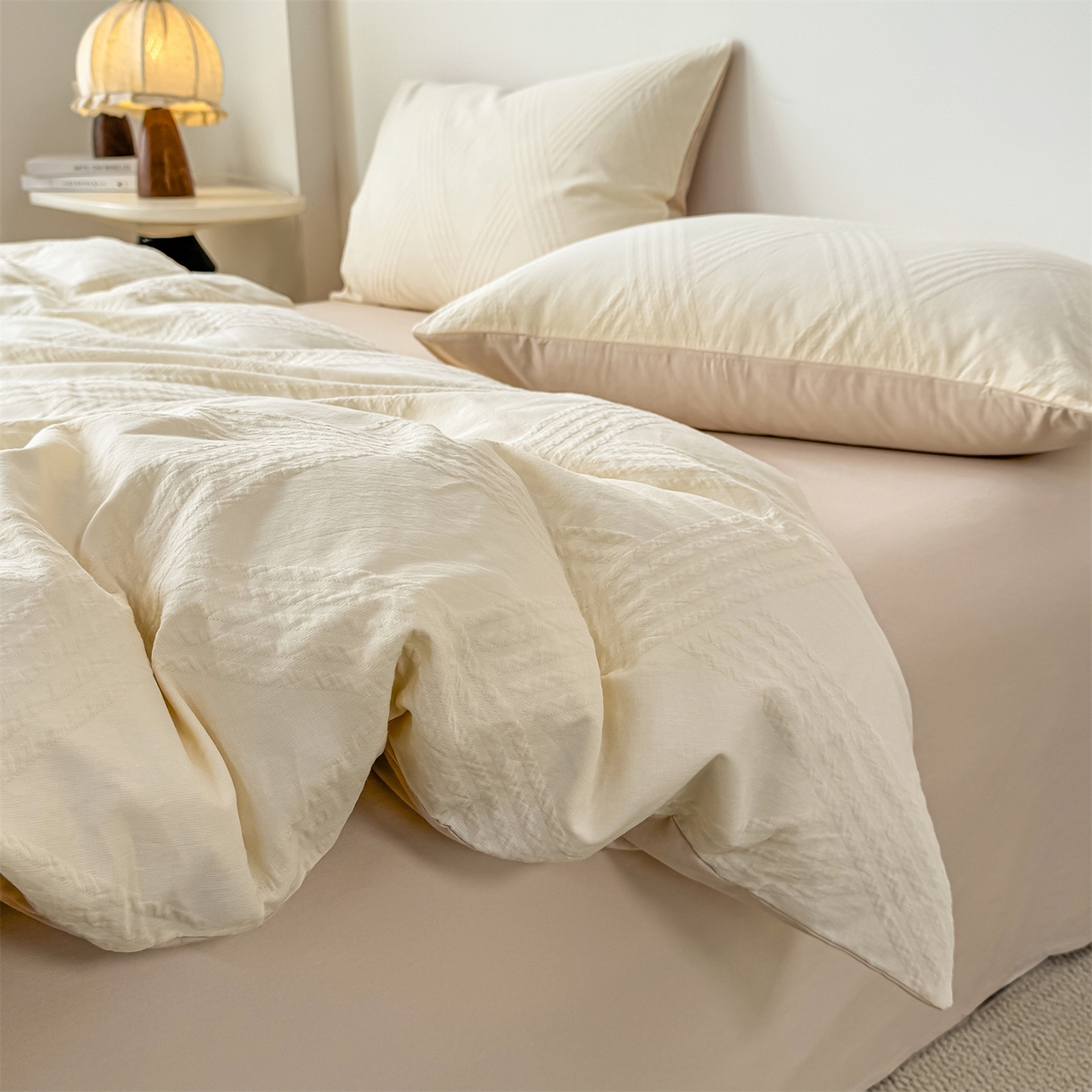 91家纺网 家纺一手货源 找家纺 灰鲸 2026新款全棉纯棉厚织三层水洗色织提花四件套 维希-杏仁奶霜