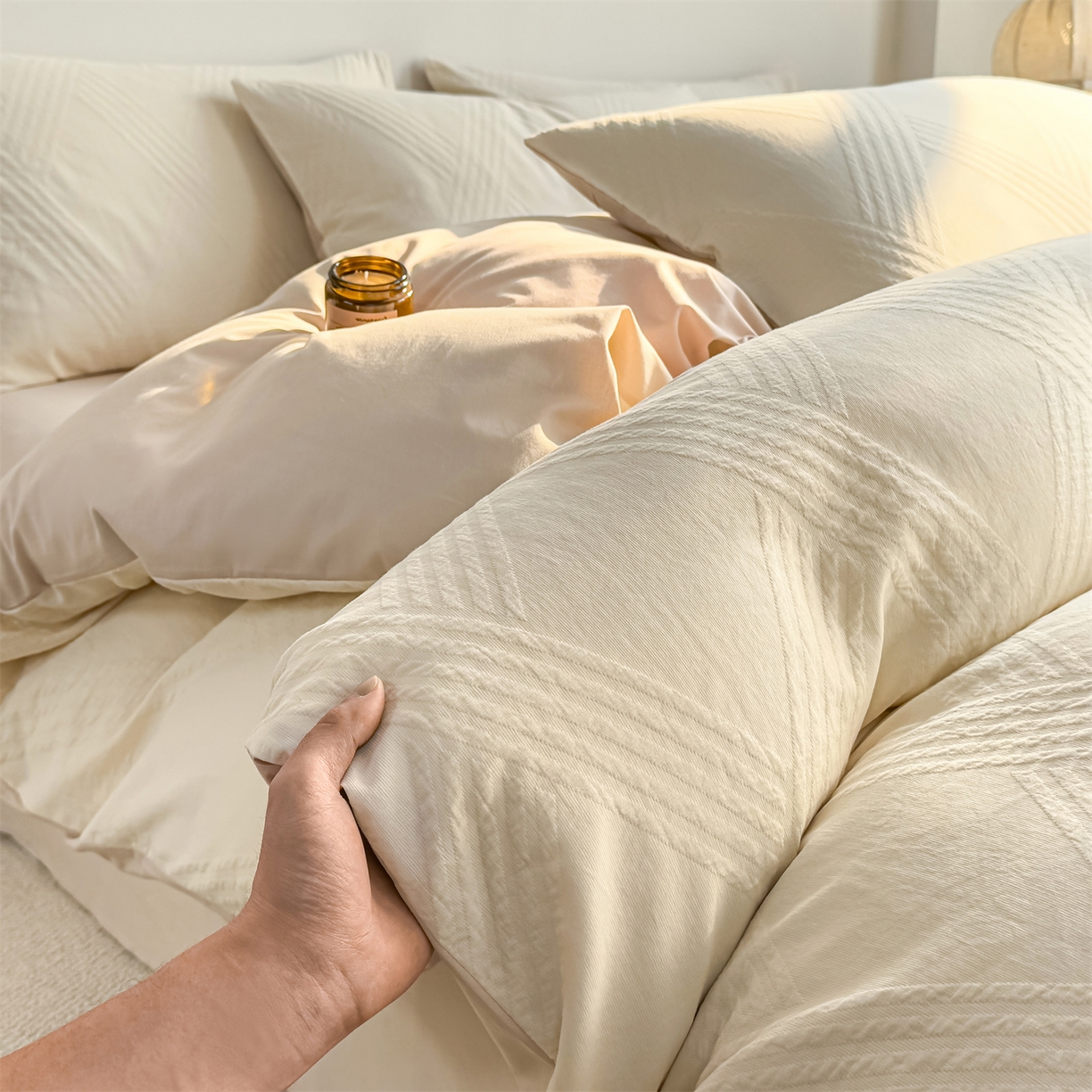 91家纺网 家纺一手货源 找家纺 灰鲸 2026新款全棉纯棉厚织三层水洗色织提花四件套 维希-杏仁奶霜