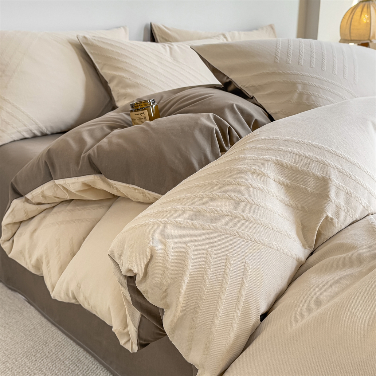 91家纺网 家纺一手货源 找家纺 灰鲸 2026新款全棉纯棉厚织三层水洗色织提花四件套 云汐-可可奶咖