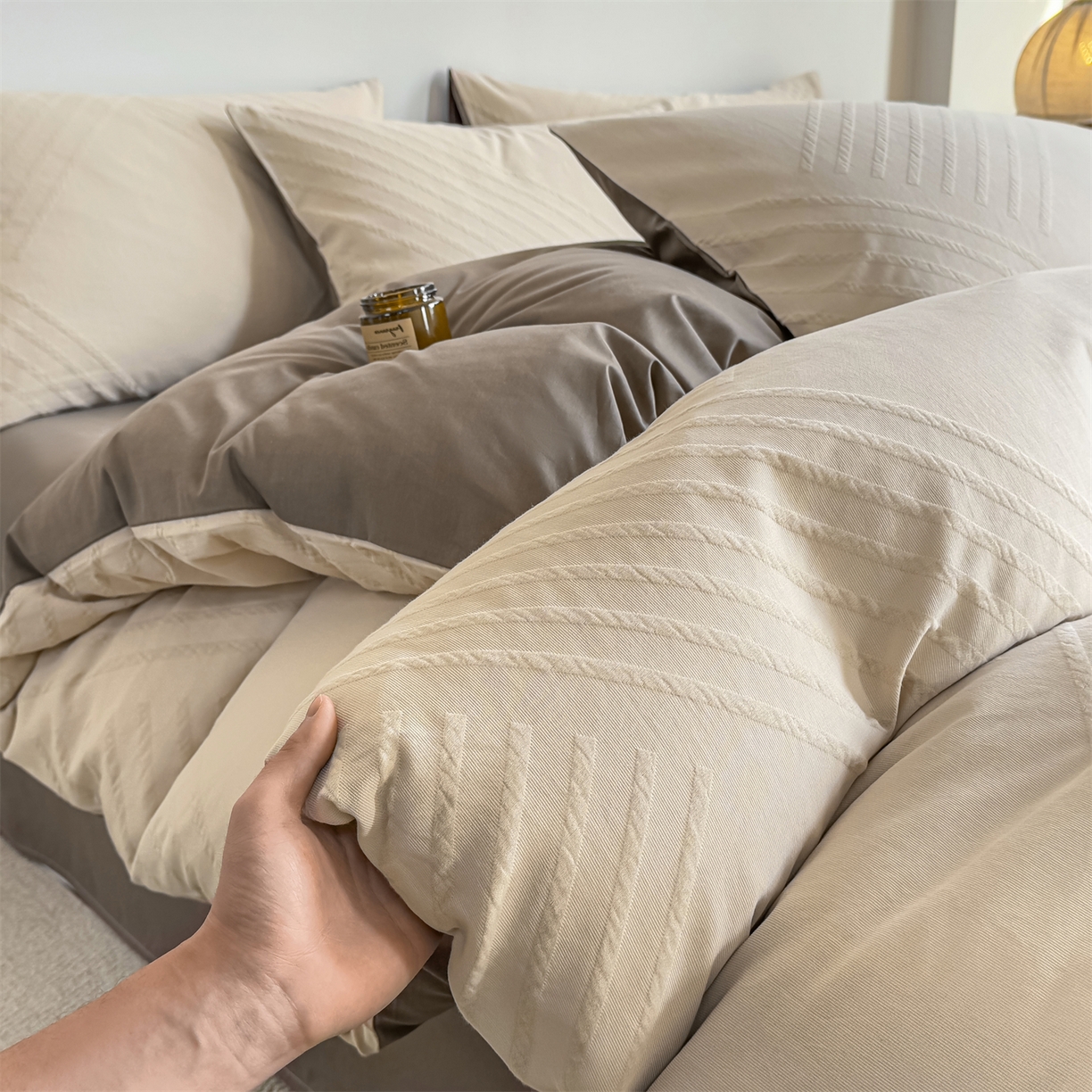 91家纺网 家纺一手货源 找家纺 灰鲸 2026新款全棉纯棉厚织三层水洗色织提花四件套 云汐-可可奶咖