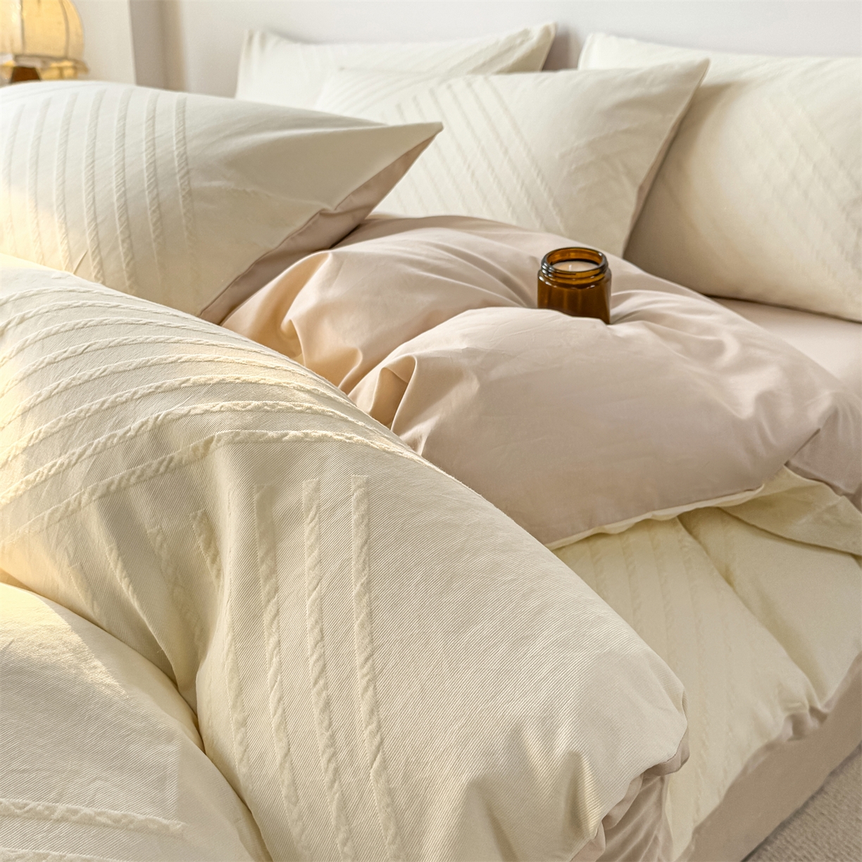 91家纺网 家纺一手货源 找家纺 灰鲸 2026新款全棉纯棉厚织三层水洗色织提花四件套 云汐-杏仁奶霜