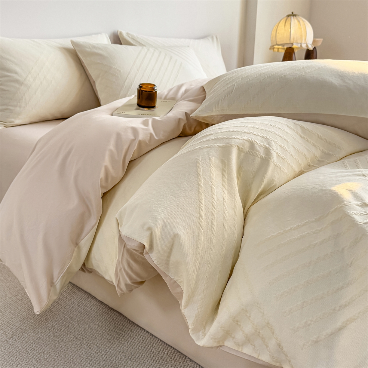 91家纺网 家纺一手货源 找家纺 灰鲸 2026新款全棉纯棉厚织三层水洗色织提花四件套 云汐-杏仁奶霜