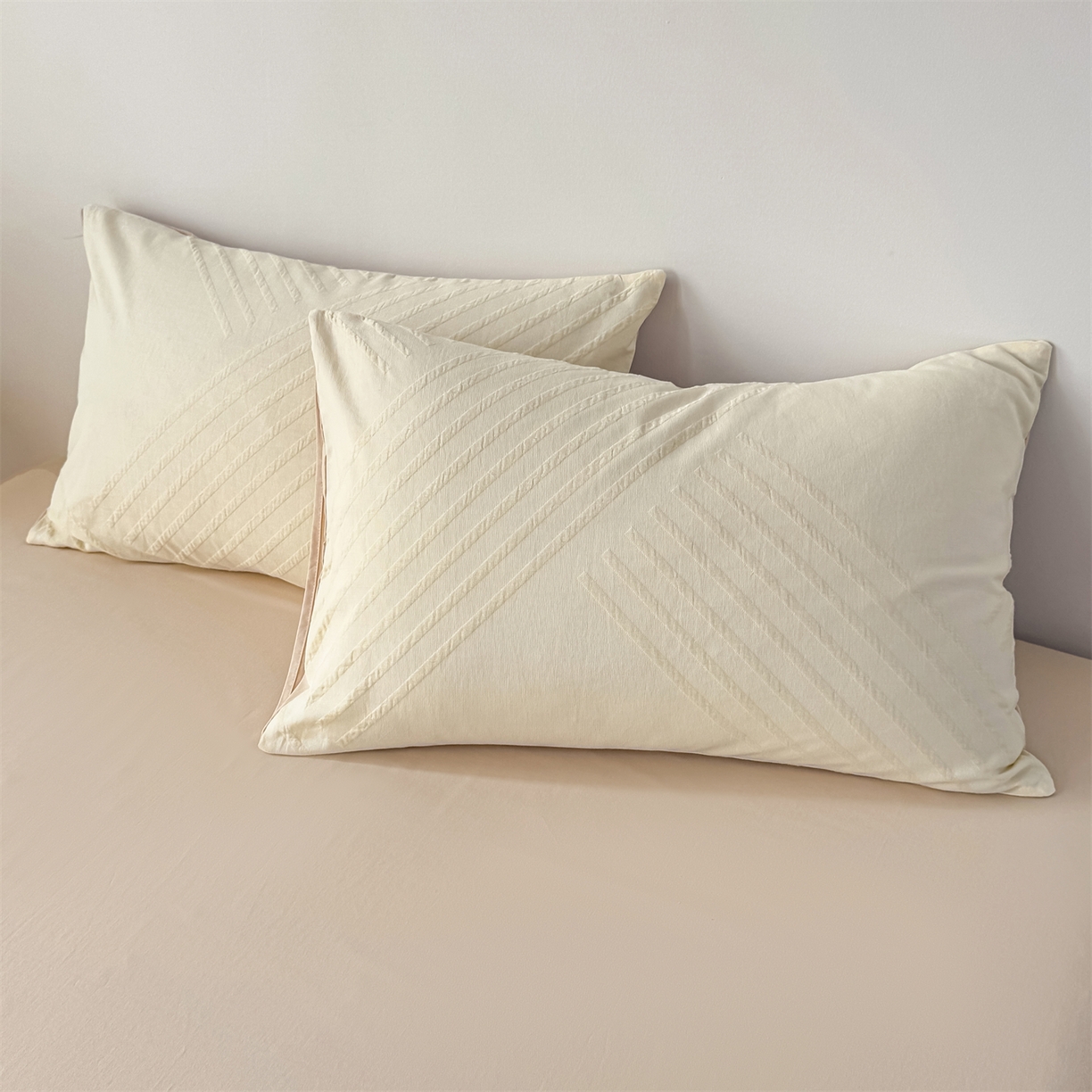 91家纺网 家纺一手货源 找家纺 灰鲸 2026新款全棉纯棉厚织三层水洗色织提花四件套 云汐-杏仁奶霜