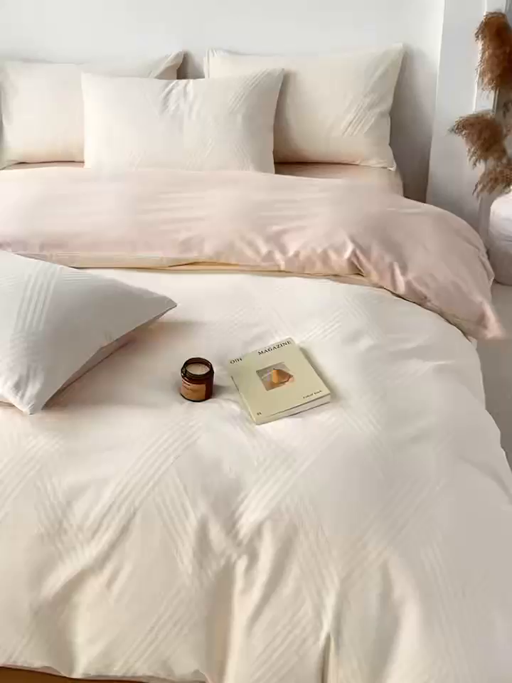 91家纺网 家纺一手货源 找家纺 灰鲸 2026新款全棉纯棉厚织三层水洗色织提花四件套 云汐-杏仁奶霜