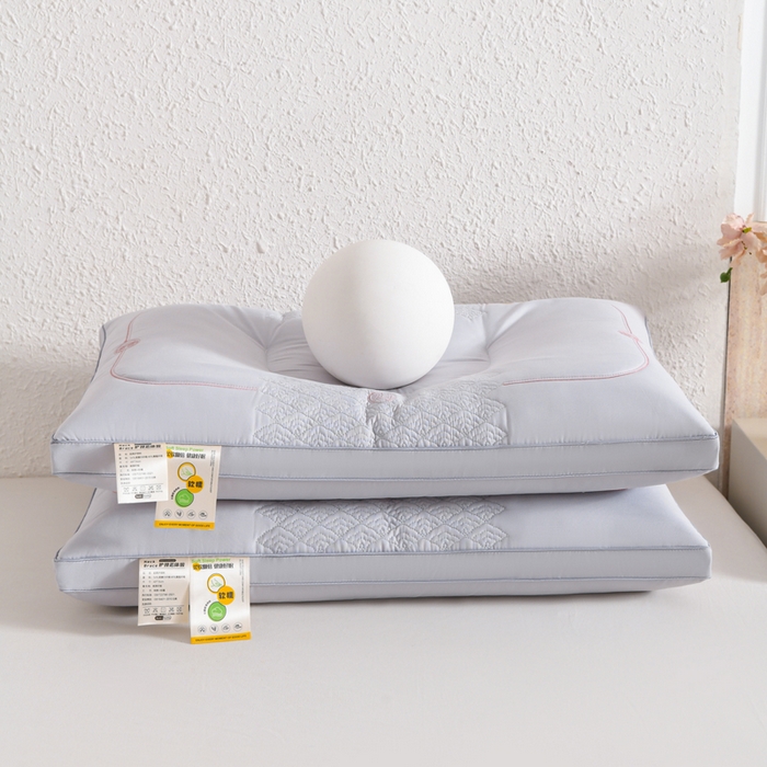 91家纺网 家纺一手货源 找家纺 怡薇格枕芯 2026新款刺绣锦鲤分区护颈枕头枕芯 锦鲤分区护颈枕-灰色