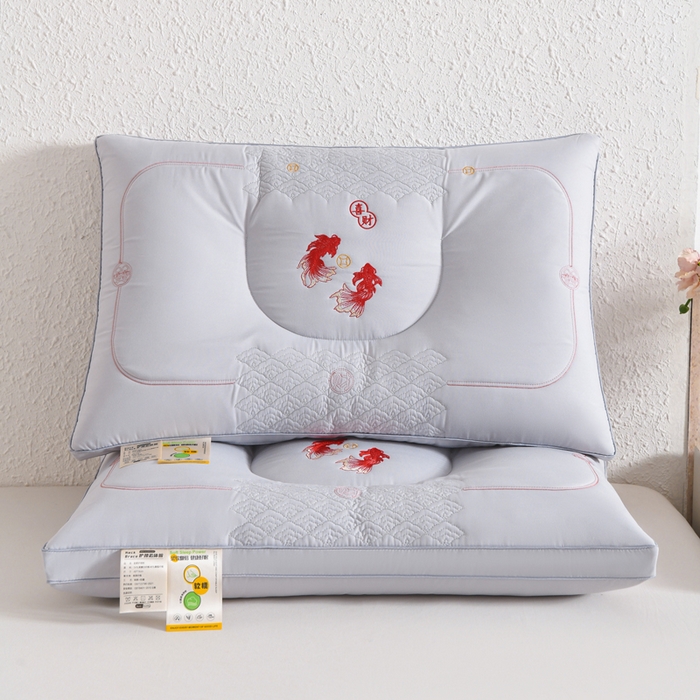怡薇格枕芯 2026新款刺绣锦鲤分区护颈枕头枕芯 锦鲤分区护颈枕-灰色