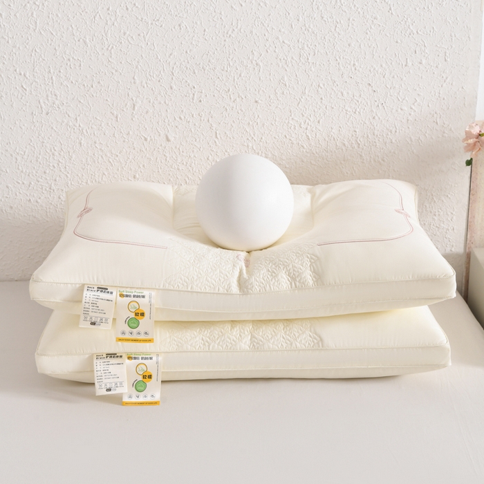 91家纺网 家纺一手货源 找家纺 怡薇格枕芯 2026新款刺绣锦鲤分区护颈枕头枕芯 锦鲤分区护颈枕-白色