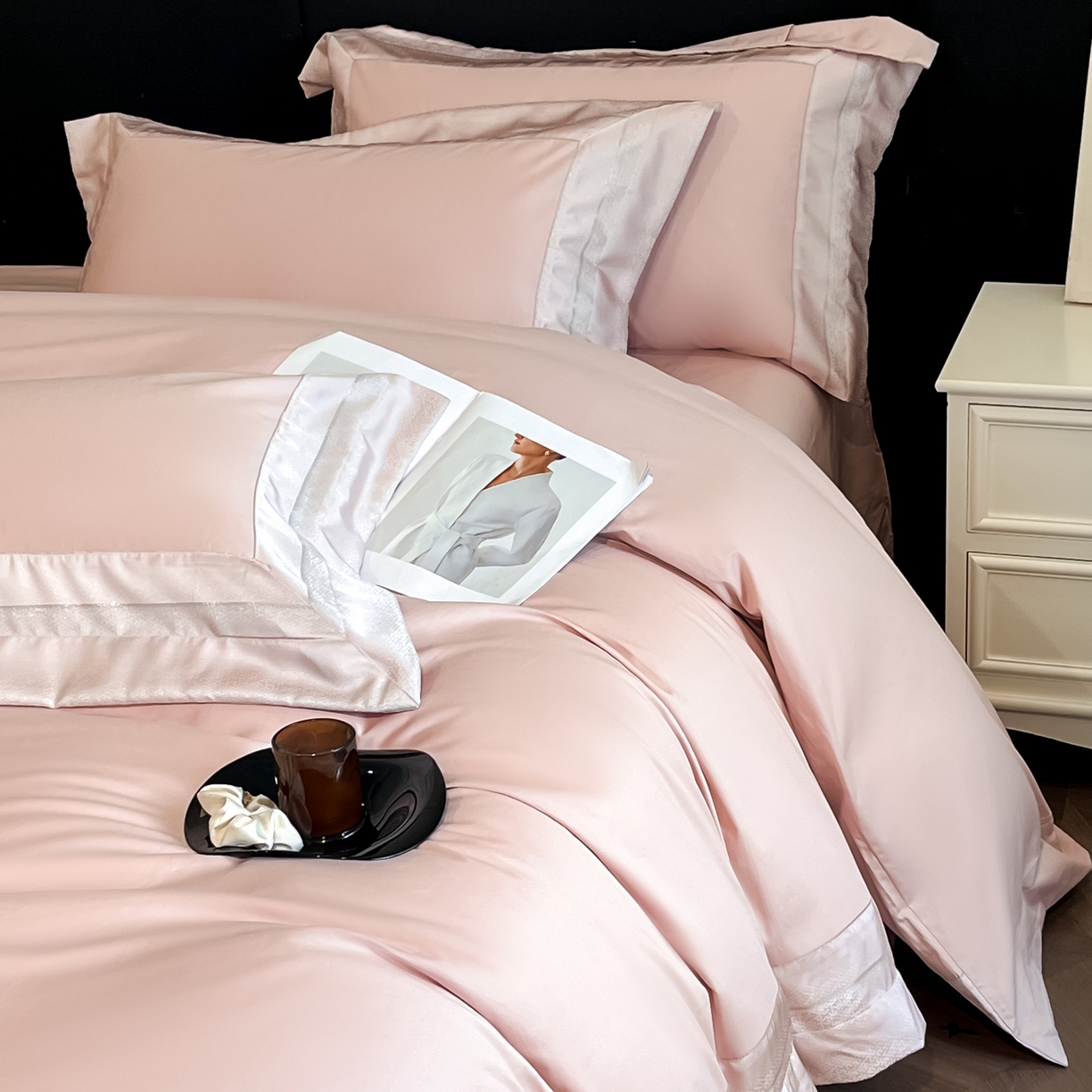 91家纺网 家纺一手货源 找家纺 博纳家纺 2026新款亲肤棉高精密色织提花四件套-海棠（控价劵后198 严格按控价来） 海棠-粉玉