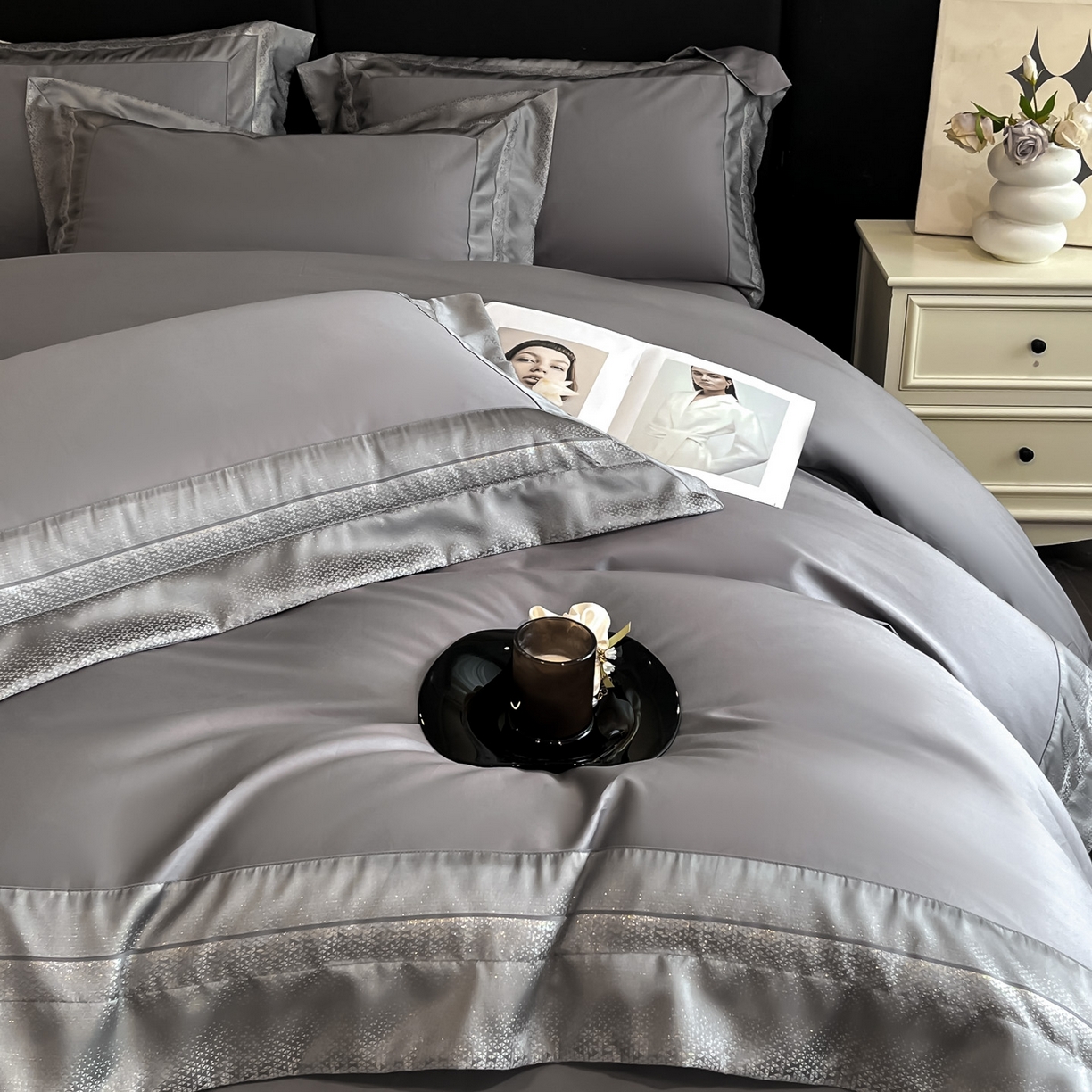 91家纺网 家纺一手货源 找家纺 博纳家纺 2026新款亲肤棉高精密色织提花四件套-海棠（控价劵后198 严格按控价来） 海棠-绅士灰