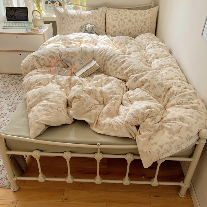 91家纺网 家纺一手货源 找家纺 慕澄家纺 2026新款双层纱针织棉蕾丝花边四件套 丛林小鹿