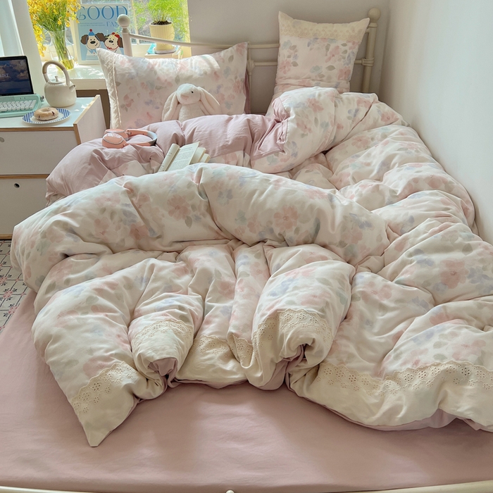 91家纺网 家纺一手货源 找家纺 慕澄家纺 2026新款双层纱针织棉蕾丝花边四件套 粉蓝油画