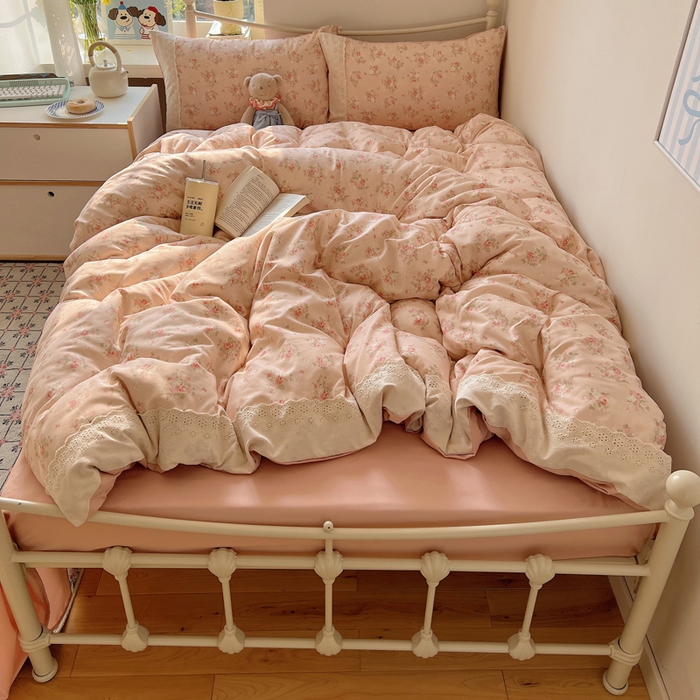 91家纺网 家纺一手货源 找家纺 慕澄家纺 2026新款双层纱针织棉蕾丝花边四件套 粉色花园