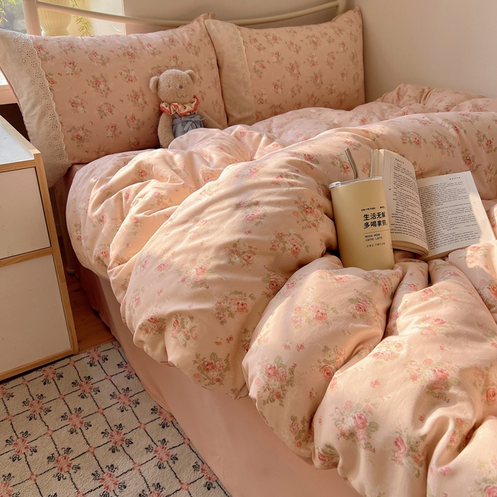 91家纺网 家纺一手货源 找家纺 慕澄家纺 2026新款双层纱针织棉蕾丝花边四件套 粉色花园