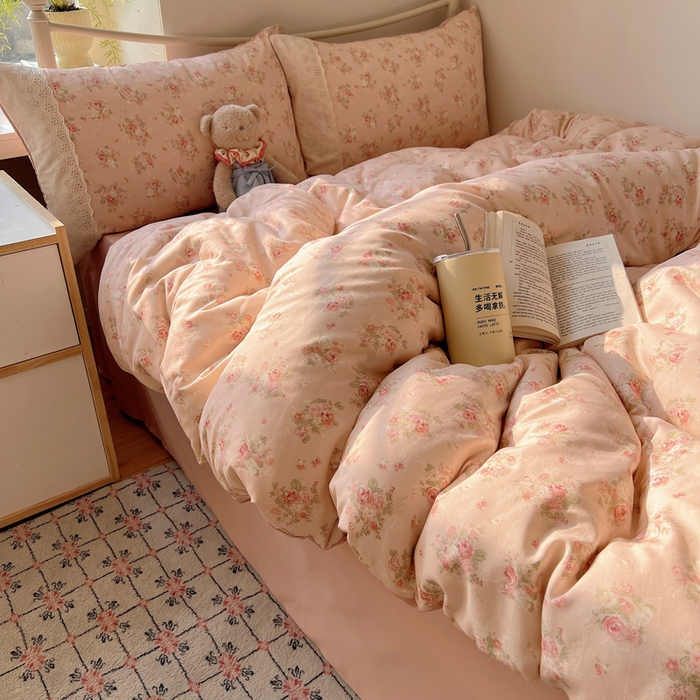 91家纺网 家纺一手货源 找家纺 慕澄家纺 2026新款双层纱针织棉蕾丝花边四件套 粉色花园