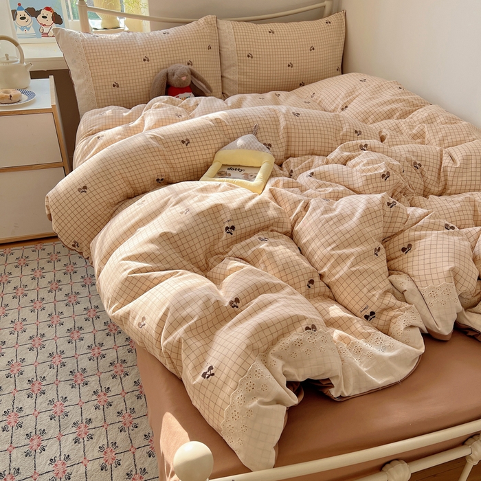 91家纺网 家纺一手货源 找家纺 慕澄家纺 2026新款双层纱针织棉蕾丝花边四件套 格子樱桃