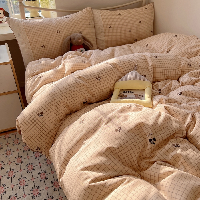 91家纺网 家纺一手货源 找家纺 慕澄家纺 2026新款双层纱针织棉蕾丝花边四件套 格子樱桃