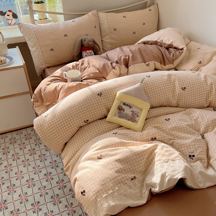 91家纺网 家纺一手货源 找家纺 慕澄家纺 2026新款双层纱针织棉蕾丝花边四件套 格子樱桃