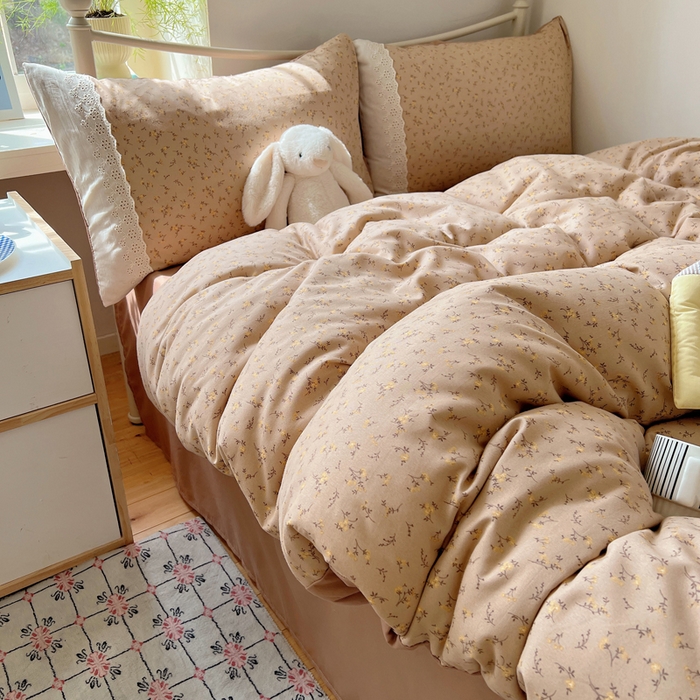 91家纺网 家纺一手货源 找家纺 慕澄家纺 2026新款双层纱针织棉蕾丝花边四件套 咖系小花