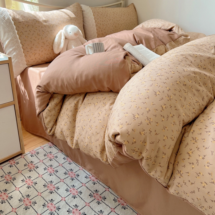 91家纺网 家纺一手货源 找家纺 慕澄家纺 2026新款双层纱针织棉蕾丝花边四件套 咖系小花