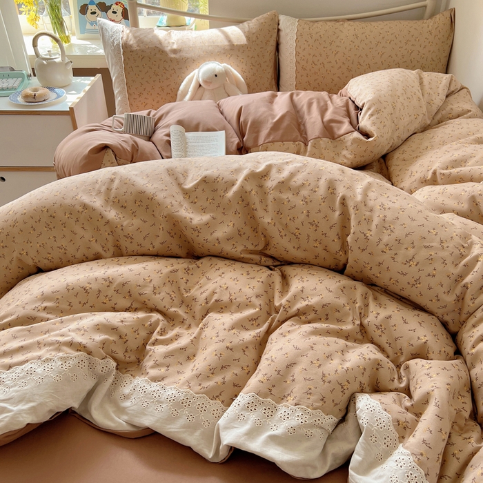 91家纺网 家纺一手货源 找家纺 慕澄家纺 2026新款双层纱针织棉蕾丝花边四件套 咖系小花