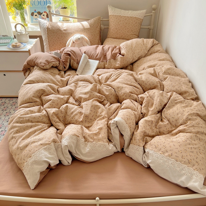 91家纺网 家纺一手货源 找家纺 慕澄家纺 2026新款双层纱针织棉蕾丝花边四件套 咖系小花