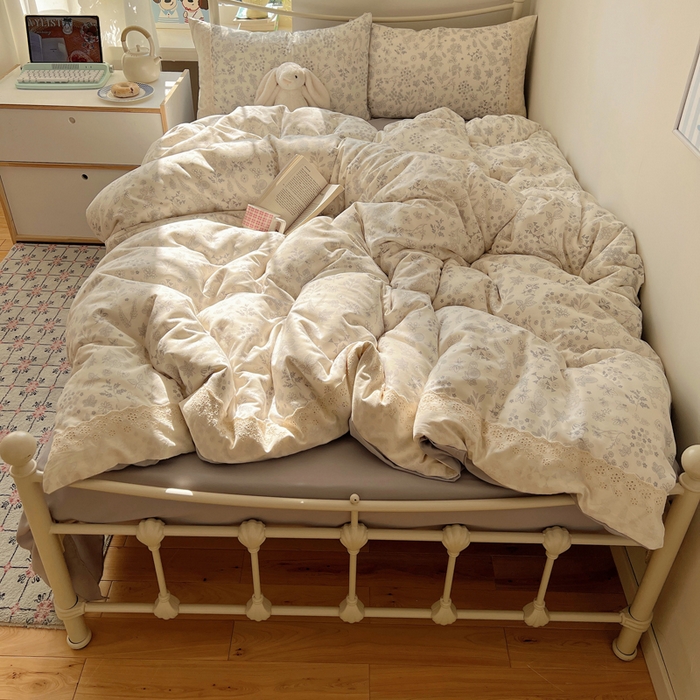 91家纺网 家纺一手货源 找家纺 慕澄家纺 2026新款双层纱针织棉蕾丝花边四件套 清新花香