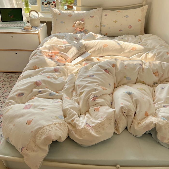 91家纺网 家纺一手货源 找家纺 慕澄家纺 2026新款双层纱针织棉蕾丝花边四件套 小鱼吐泡泡