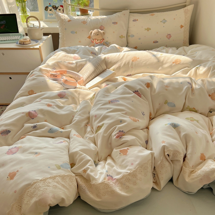 91家纺网 家纺一手货源 找家纺 慕澄家纺 2026新款双层纱针织棉蕾丝花边四件套 小鱼吐泡泡