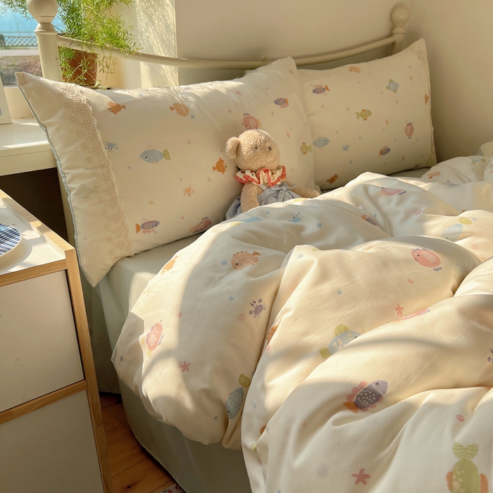 91家纺网 家纺一手货源 找家纺 慕澄家纺 2026新款双层纱针织棉蕾丝花边四件套 小鱼吐泡泡