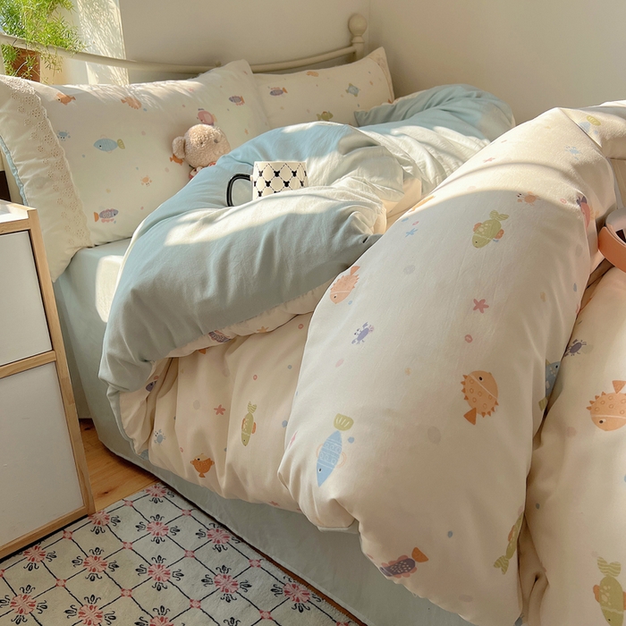 91家纺网 家纺一手货源 找家纺 慕澄家纺 2026新款双层纱针织棉蕾丝花边四件套 小鱼吐泡泡