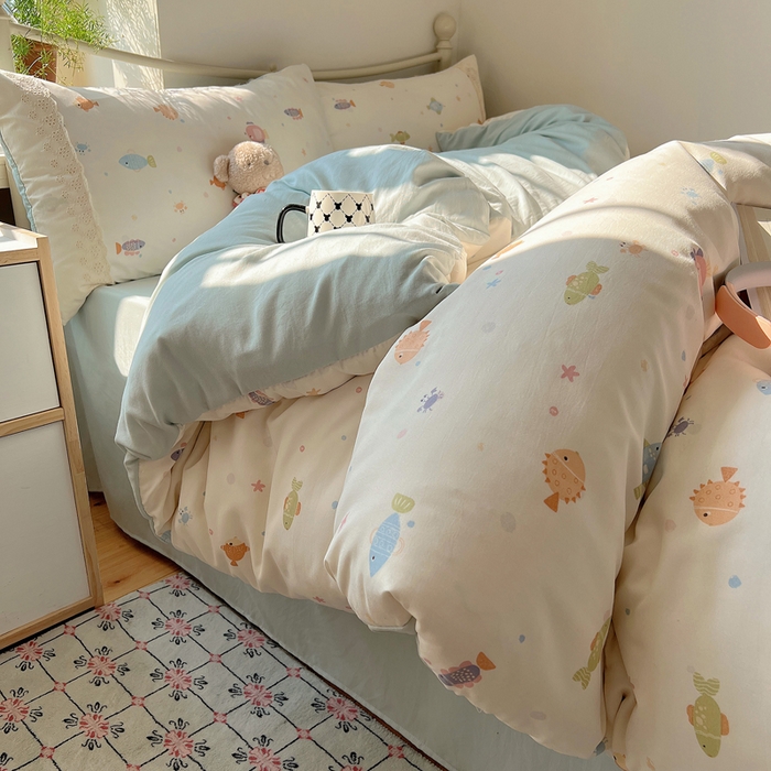 91家纺网 家纺一手货源 找家纺 慕澄家纺 2026新款双层纱针织棉蕾丝花边四件套 小鱼吐泡泡