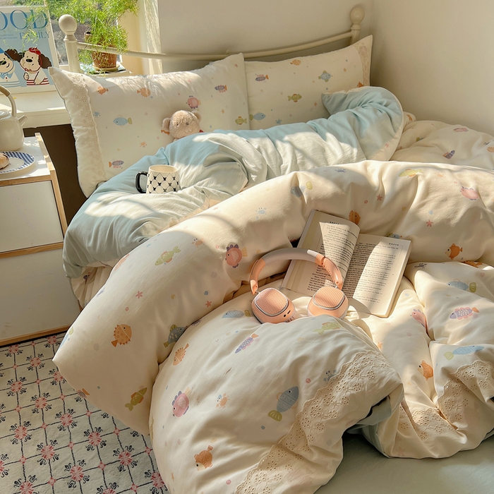 91家纺网 家纺一手货源 找家纺 慕澄家纺 2026新款双层纱针织棉蕾丝花边四件套 小鱼吐泡泡