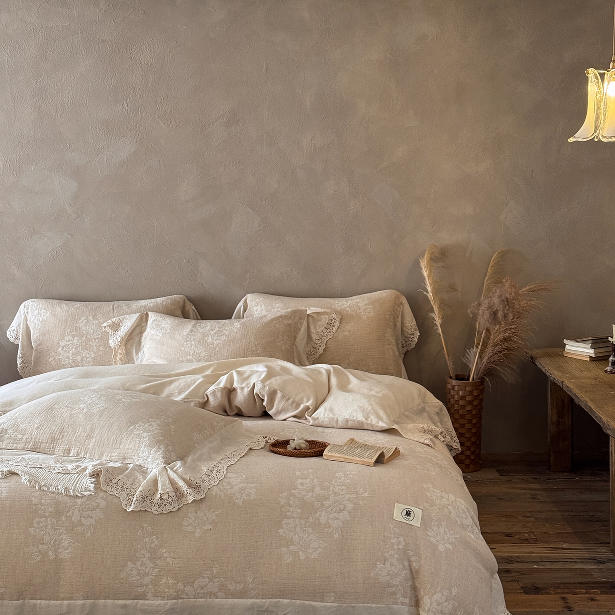 91家纺网 家纺一手货源 找家纺 （总）爱丽丝 2026新品色织提花棉麻四件套-花海甜梦花边款