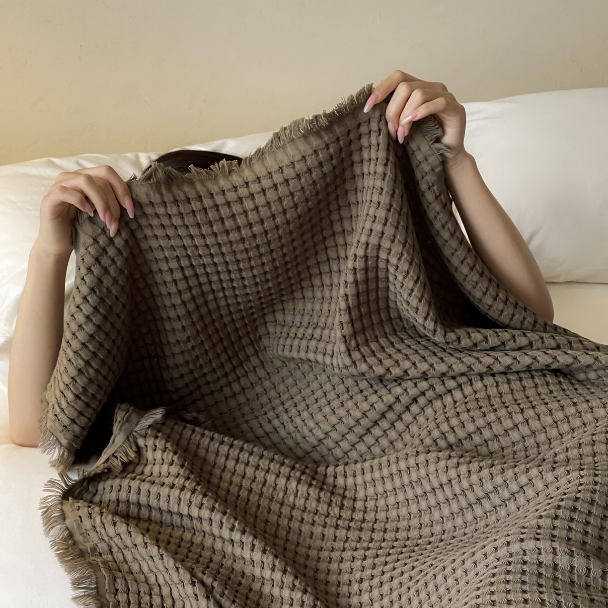 91家纺网 家纺一手货源 找家纺 例外 2026春夏新款华夫格流苏毯毯子多功能盖毯（会员-5） 可可棕