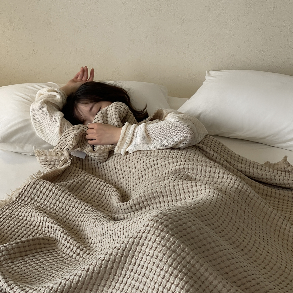 91家纺网 家纺一手货源 找家纺 例外 2026春夏新款华夫格流苏毯毯子多功能盖毯（会员-5） 奶咖