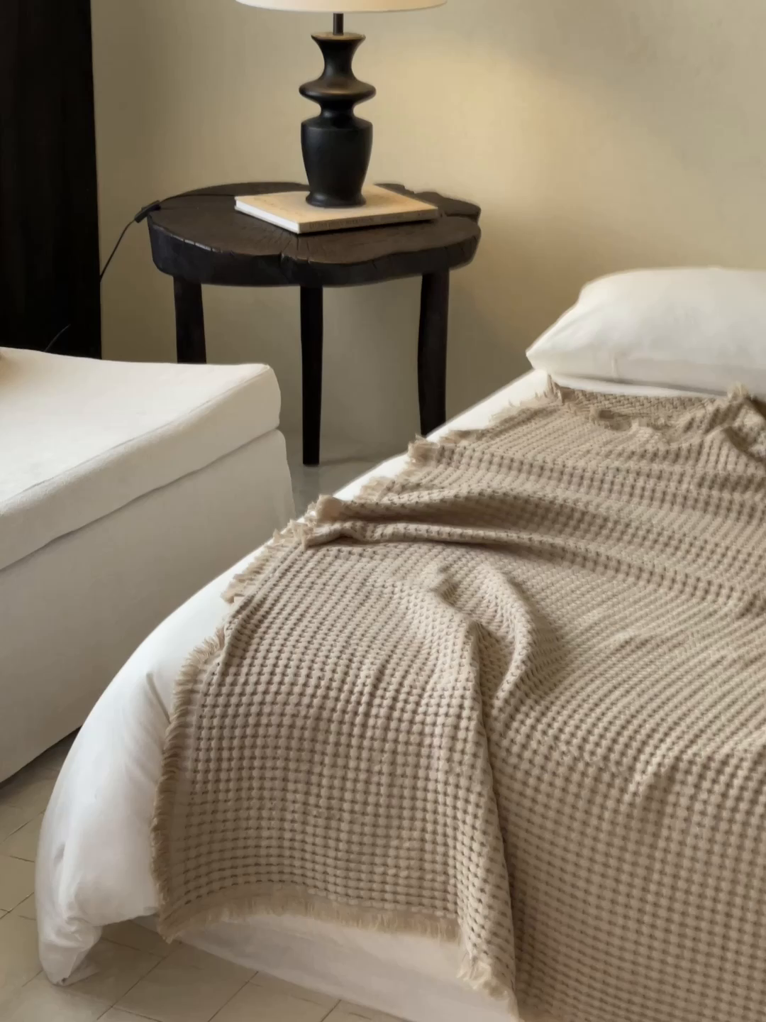 91家纺网 家纺一手货源 找家纺 例外 2026春夏新款华夫格流苏毯毯子多功能盖毯（会员-5） 奶咖