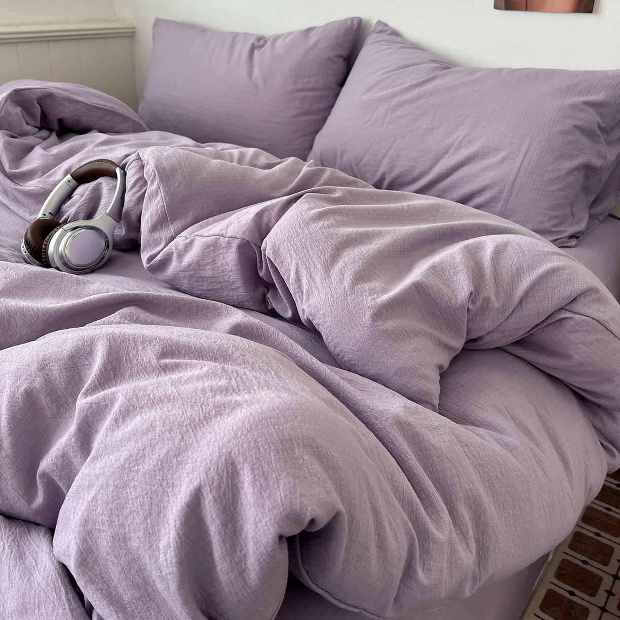 91家纺网 家纺一手货源 找家纺 花伞家居 2026新款简约纯色双拼双层纱高克重水洗棉四件套 风信紫