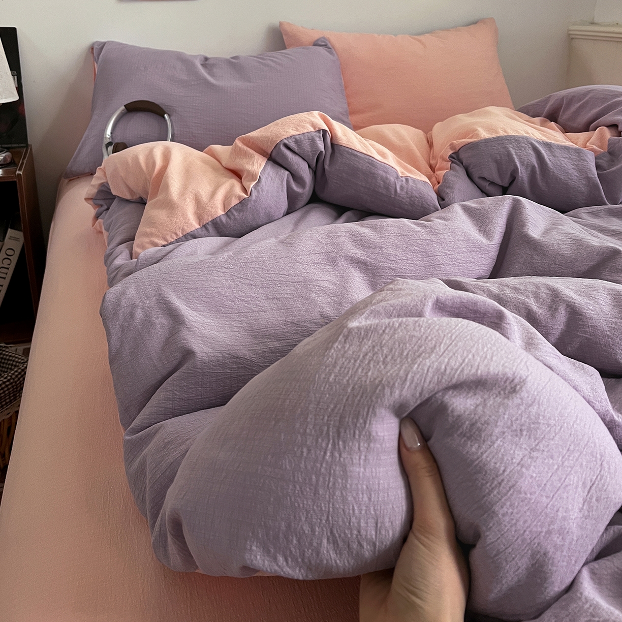 91家纺网 家纺一手货源 找家纺 花伞家居 2026新款简约纯色双拼双层纱高克重水洗棉四件套 风信紫+玉色