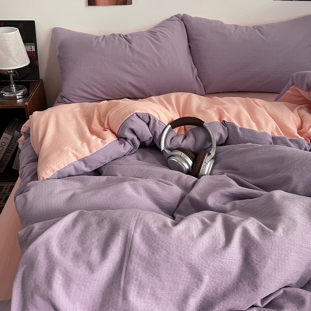 91家纺网 家纺一手货源 找家纺 花伞家居 2026新款简约纯色双拼双层纱高克重水洗棉四件套 风信紫+玉色