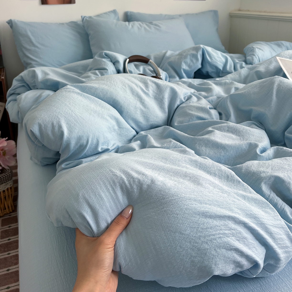 91家纺网 家纺一手货源 找家纺 花伞家居 2026新款简约纯色双拼双层纱高克重水洗棉四件套 涧石蓝